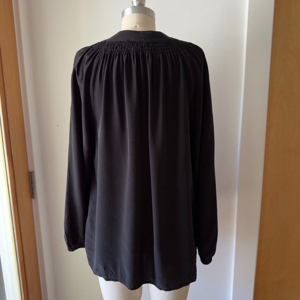Lilly Pulitzer Elsa 100% Silk Long Sleeve Flowy Top-3 Button V-neck-Onyx-Size Lg - Picture 16 of 16